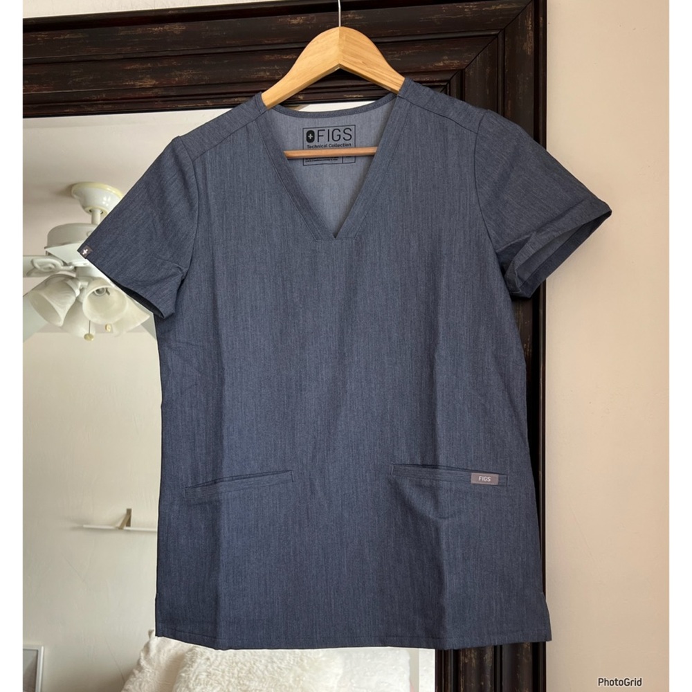 Figs Scrubs Casma Three Pocket Top NEW